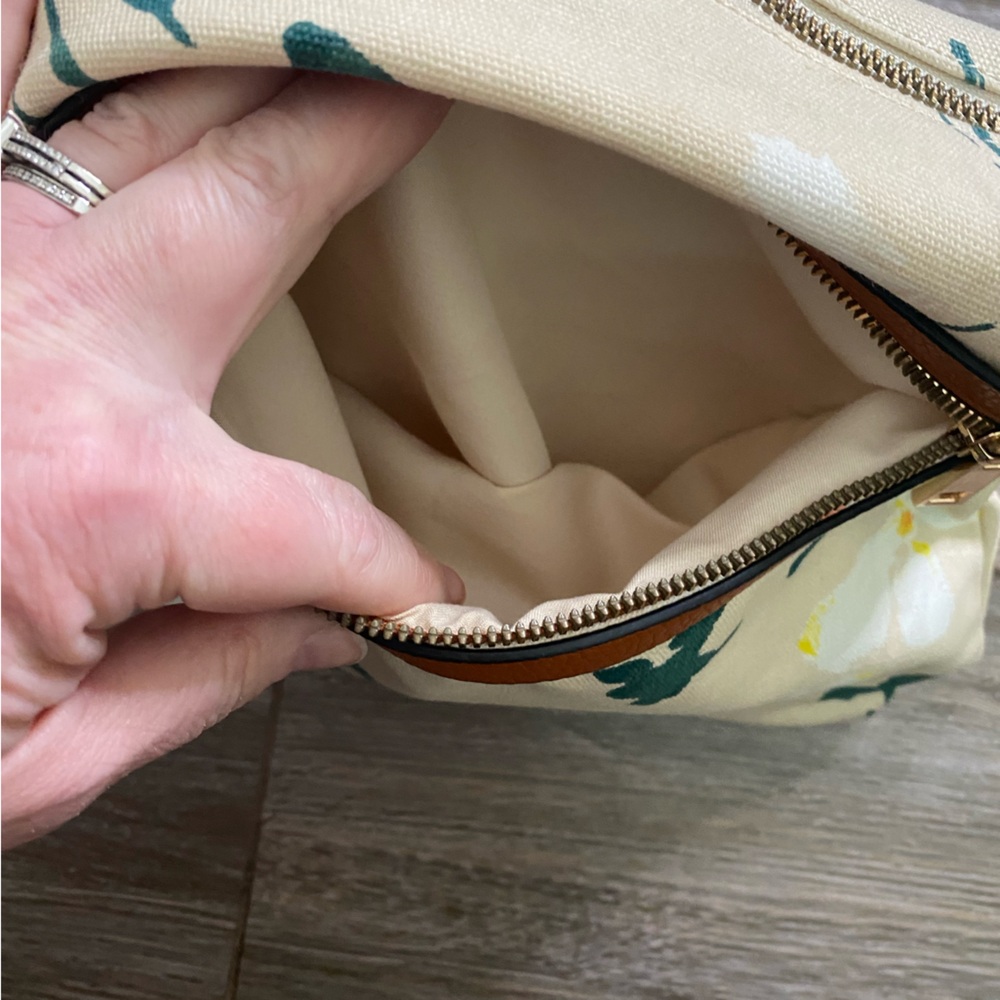 A New Day Floral Cross Body Purse - Picture 4 of 12